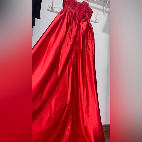 Red Wedding/Prom Dress - Picture 9 of 9